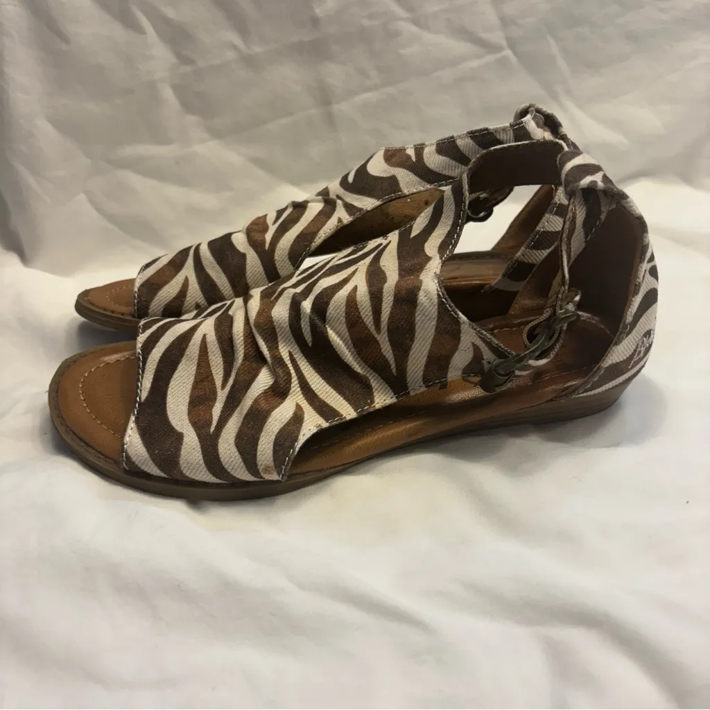 Womens Blowfish Sandals Open Toe Buckle Zebra Safari Print Flat Shoes Size 6 Brown - Image 7