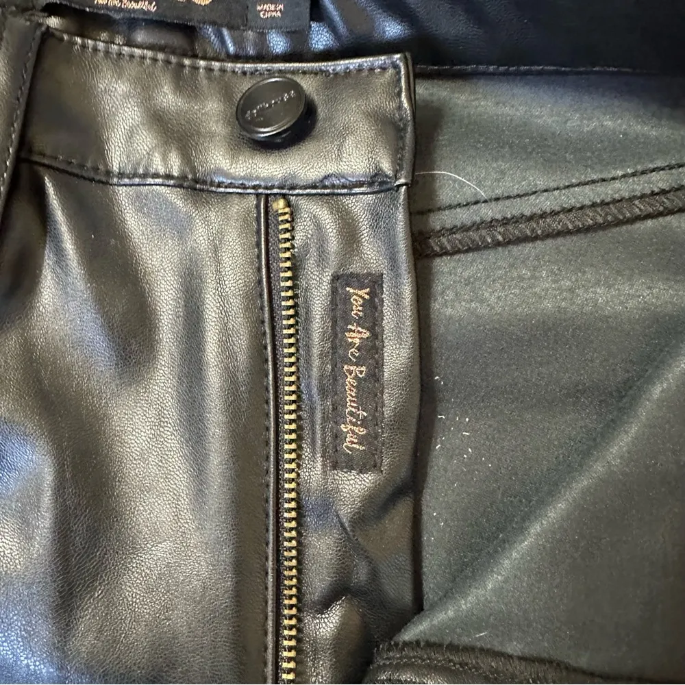 Dollhouse  black faux leather cropped wide leg pants women’s size 5/6 - Image 7