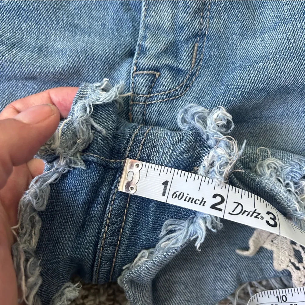 Mossimo Supply Co. High Rise Blue Lace Trim Jean Shorts Casual Denim Distressed Size 12 - Image 5