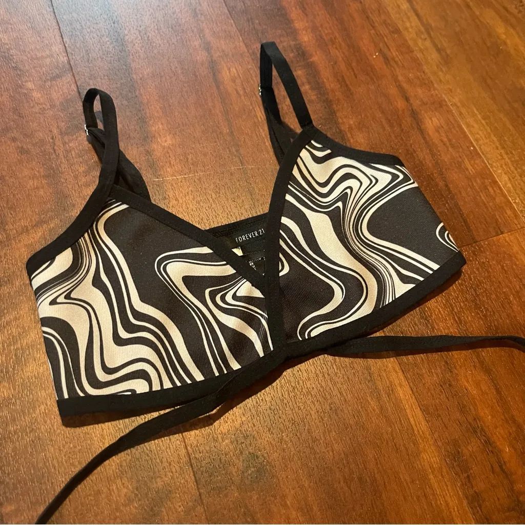 Black and White Swirl Crop Top - Image 2