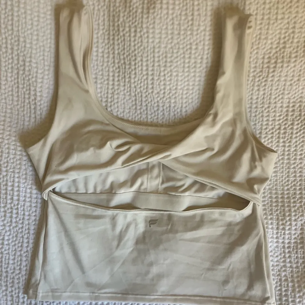 NWOT Fabletics workout crop top - Image 3