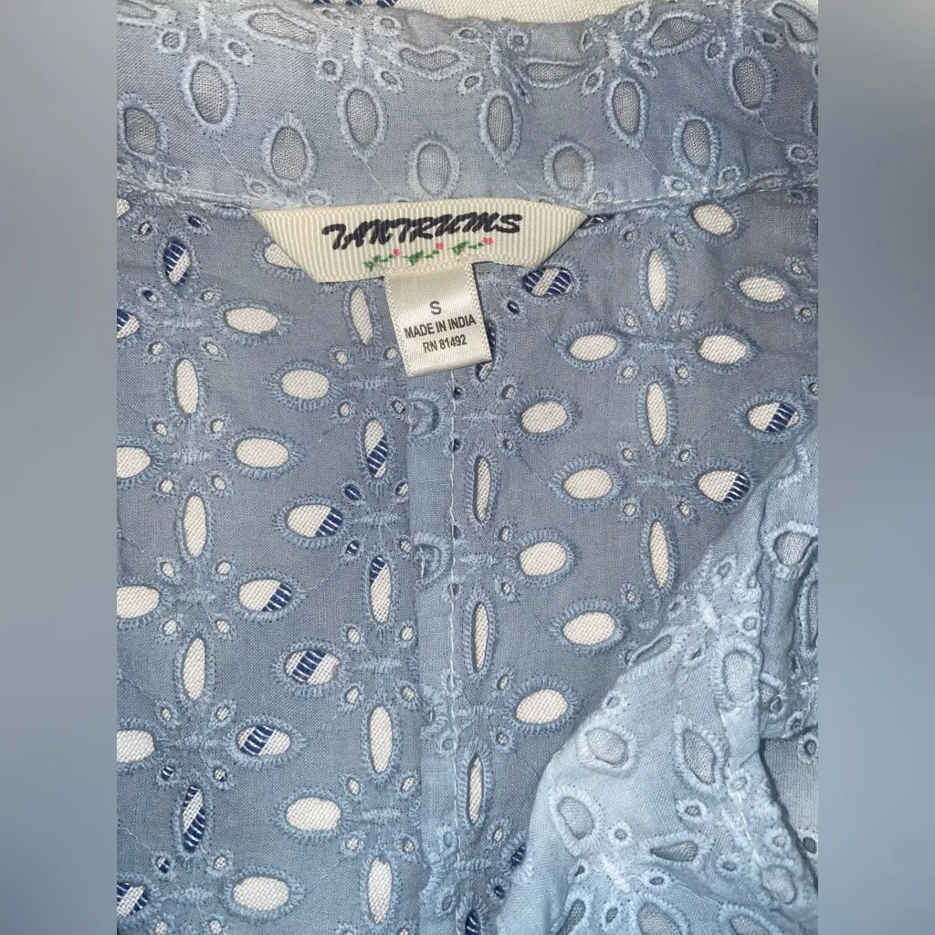 Elegant Blue Lace Women's Jacket: Size S with embroidered holes and button. - Image 9