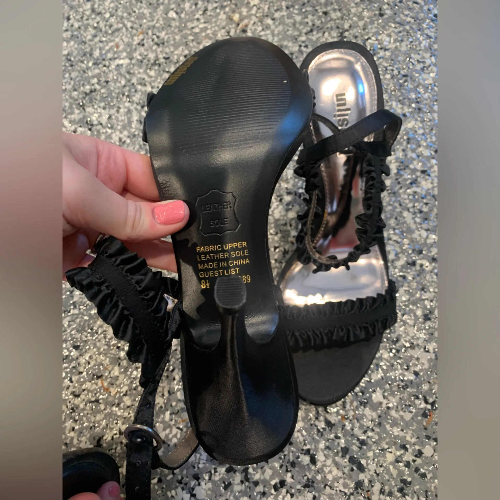 NWOT UNLISTED BY KENNETH COLE BLACK RUFFLE HEELS Silver Size 8.5 - Image 2