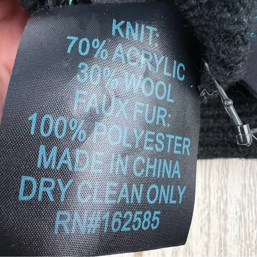 Jocelyn Intarsia Hearts Faux Fur Fingerless Knit Mittens OS Black Pink $75 - Image 3