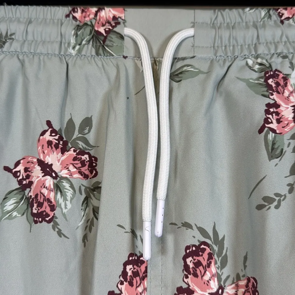 Abercrombie Sage Green Floral Gym Activewear Shorts w/ Lining Size Med EUC #5621 - Image 3