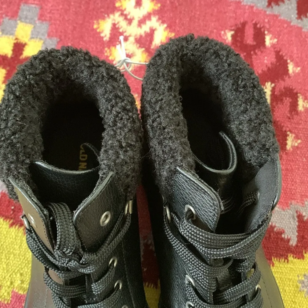 Old Navy Faux Leather Boots (Sz 9) Black Lace Up Faux Sherpa NWT - Image 9