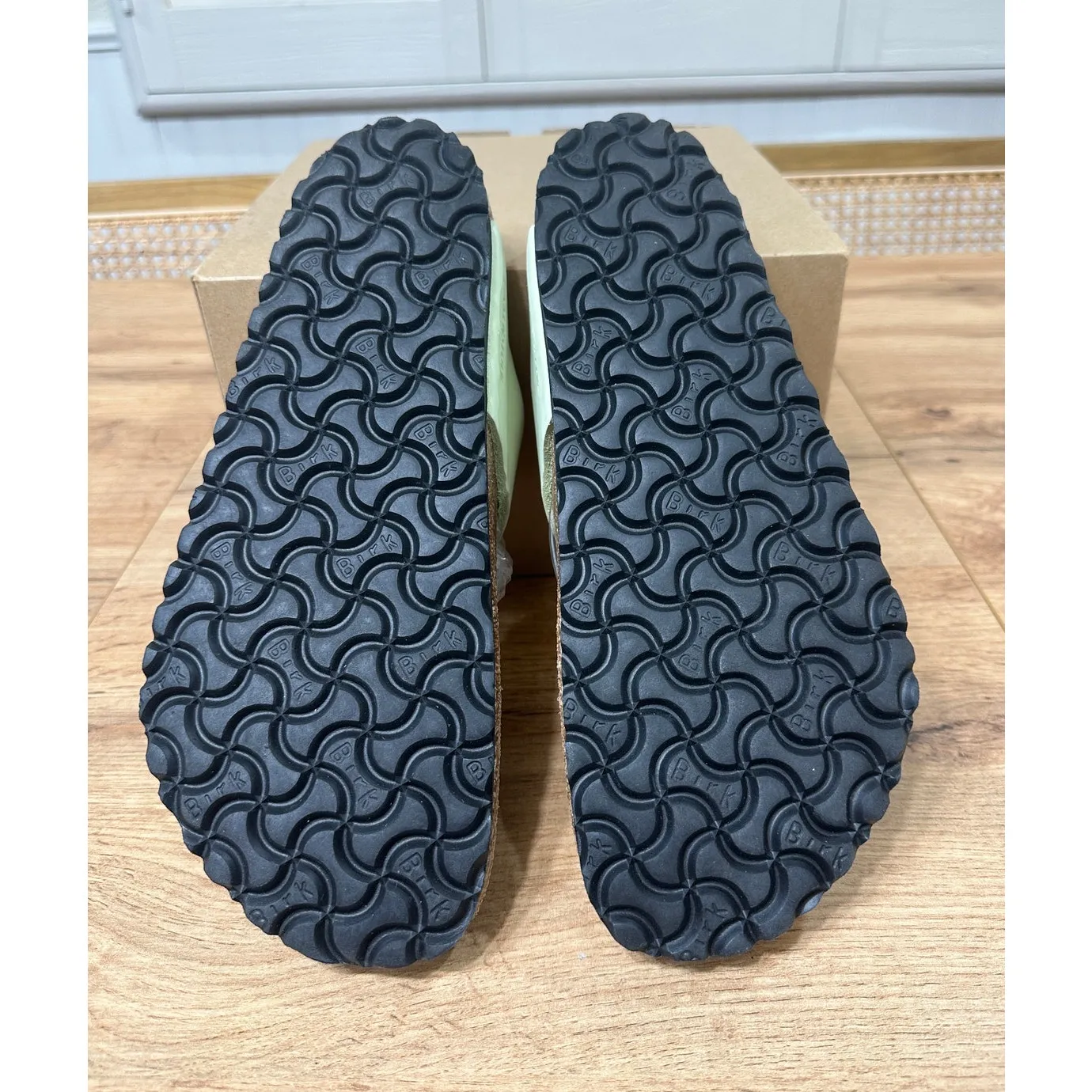 Birkenstocks Birks Gizeh Big Buckle Sandal Lime Size 10 L 8 M 41 EU NWOT Unisex - Image 13