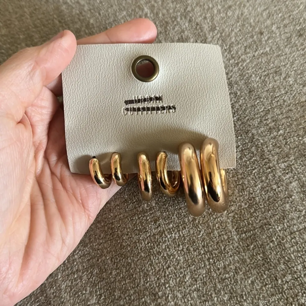 Urban Outfitters Gold Chubby Hoop 3 Set Multi Size Earrings - Image 2