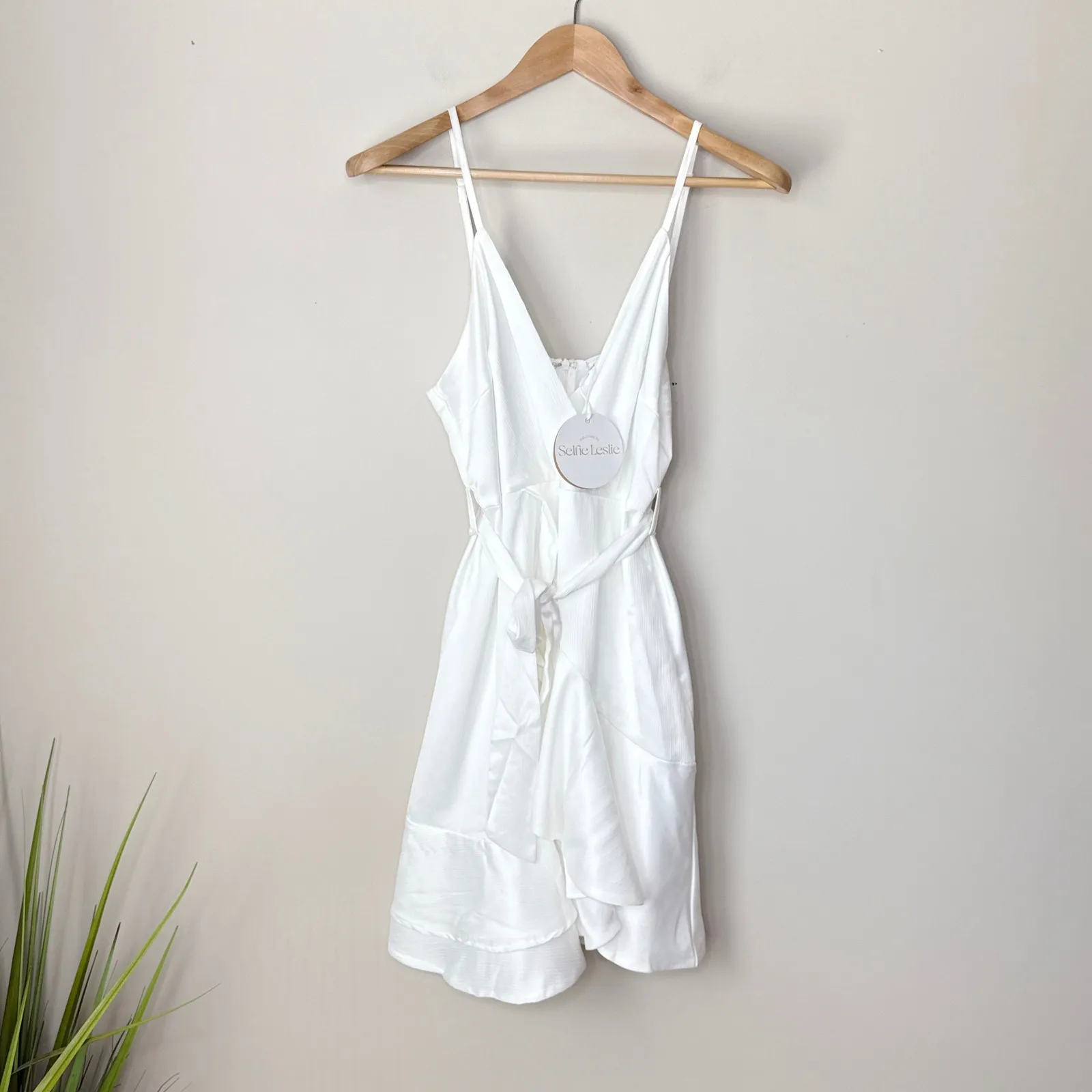 NEW NWT‎ Selfie Leslie Khandi Wrap Ruffle Dress White Tie Waist Women's XL - Image 3