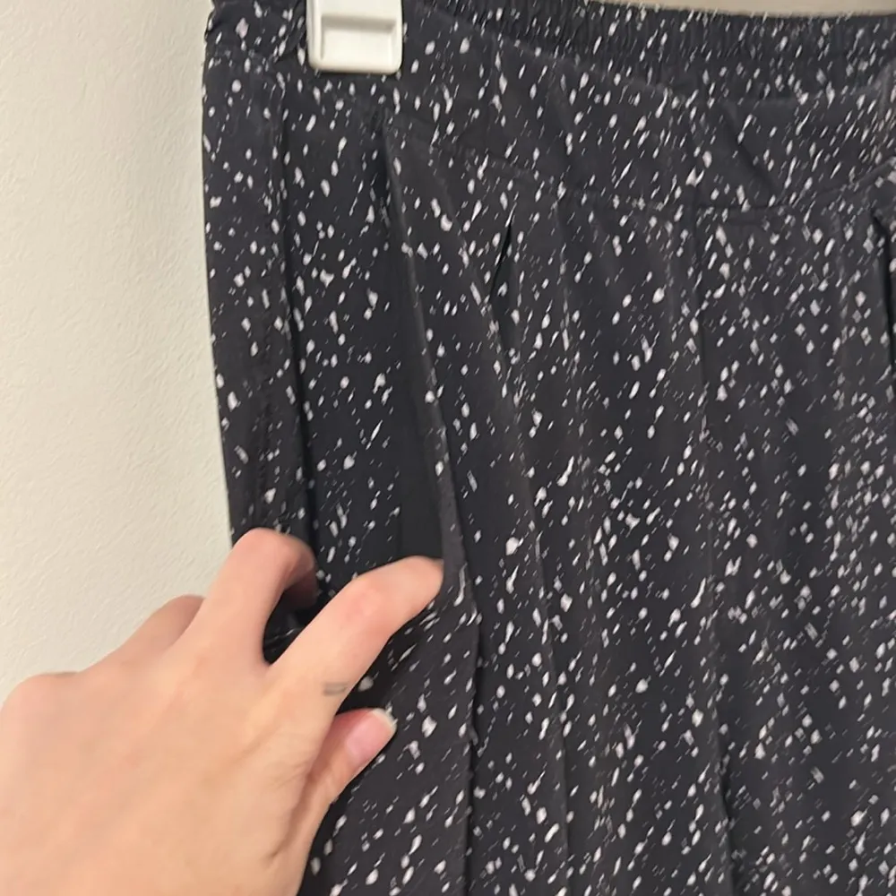 Lululemon Lightweight Black Joggers Travel Athletic Hiking Size 6 - Image 3