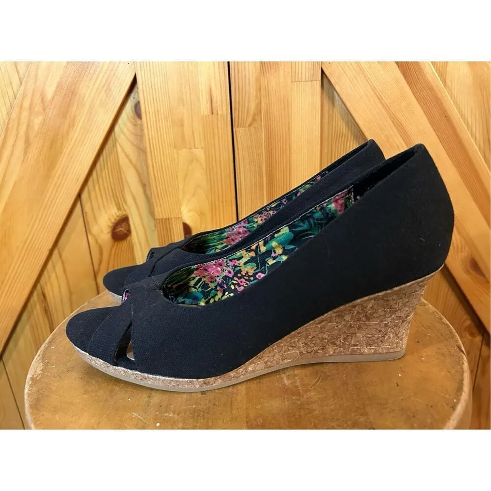 Dexflex Comfort Womens Black Peep-Toe Wedge Heels Size 9.5 With Floral Insole - Image 3