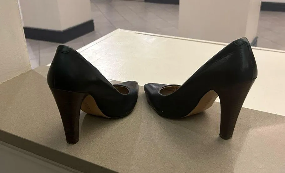 Heels Classic Black Stiletto Heels with Pointed Toe Vince Camuto-81/2 - Image 3