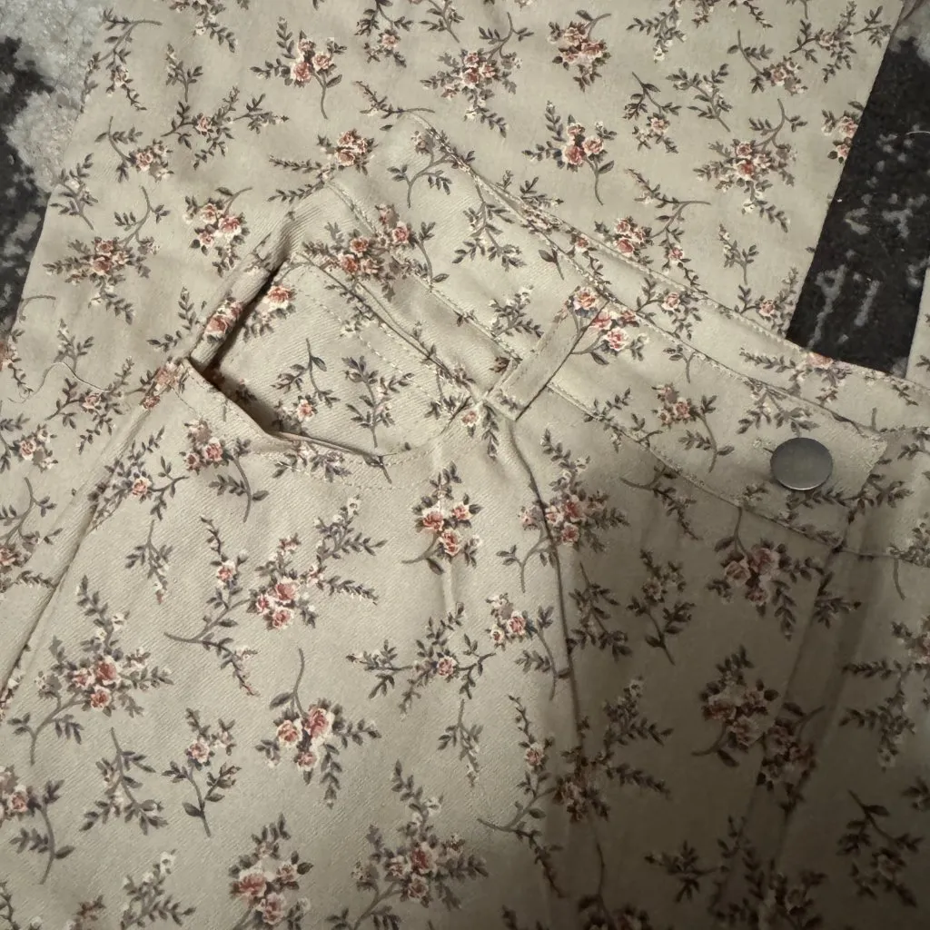 NWT Ditsy Floral Jeans - Image 2