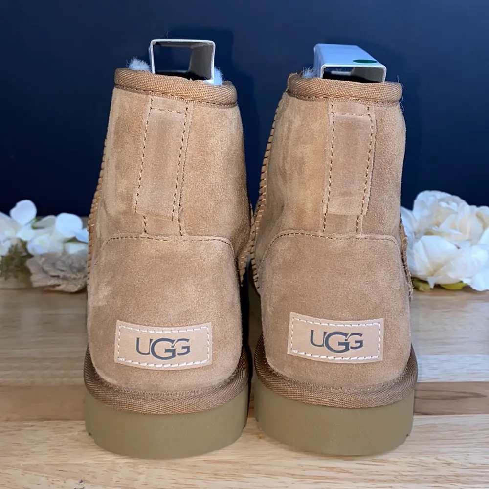 UGG Chestnut Mini Boot, 9M - Image 5