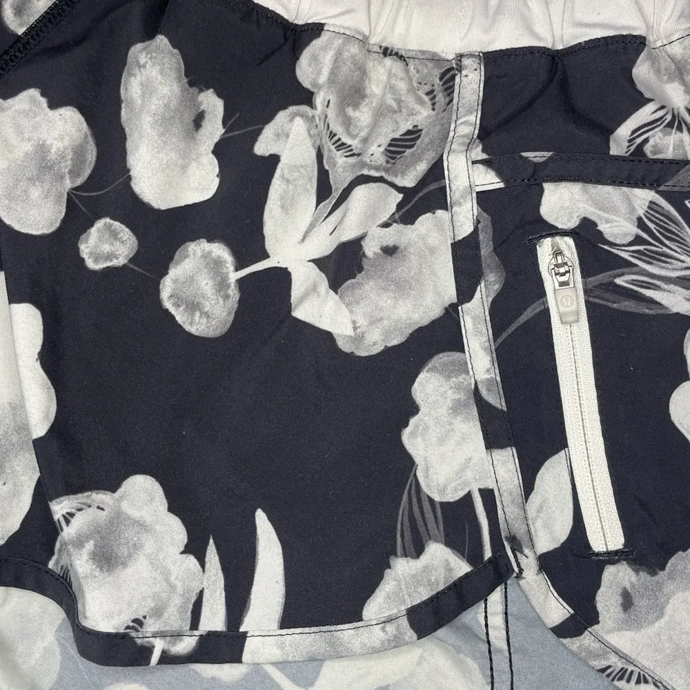 Inky floral print running short 3” waist band tracker short II 2 way stretch - Image 9