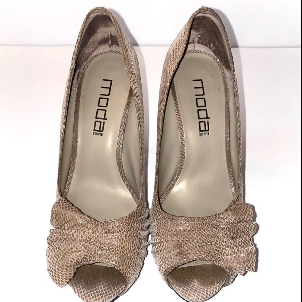 Moda Spana Tan Ruched Peep Toe Heels - Image 2