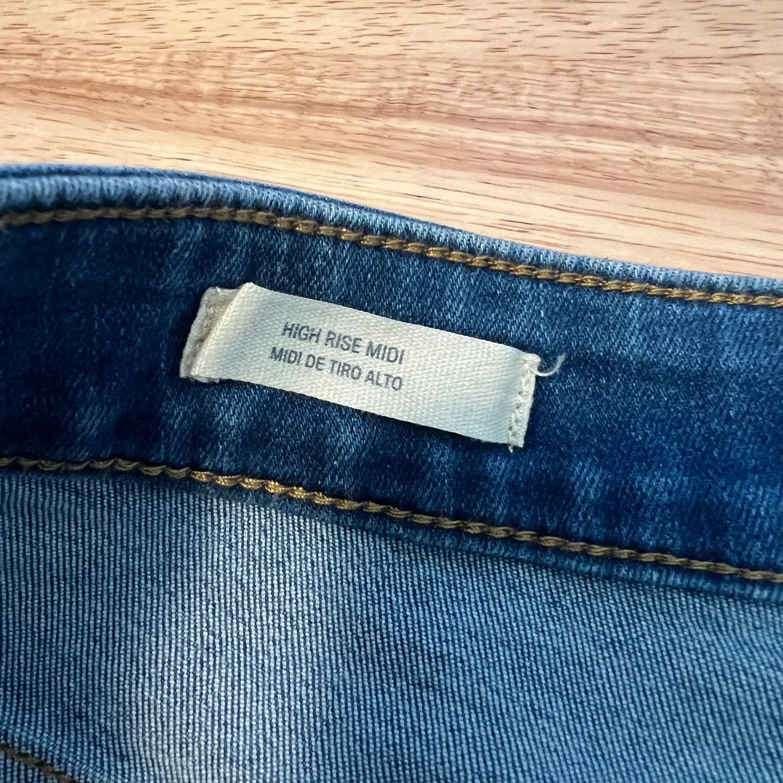 Universal Thread Women's High-Rise Medium Wash Jean Shorts - Size 0 - NWT - Image 10