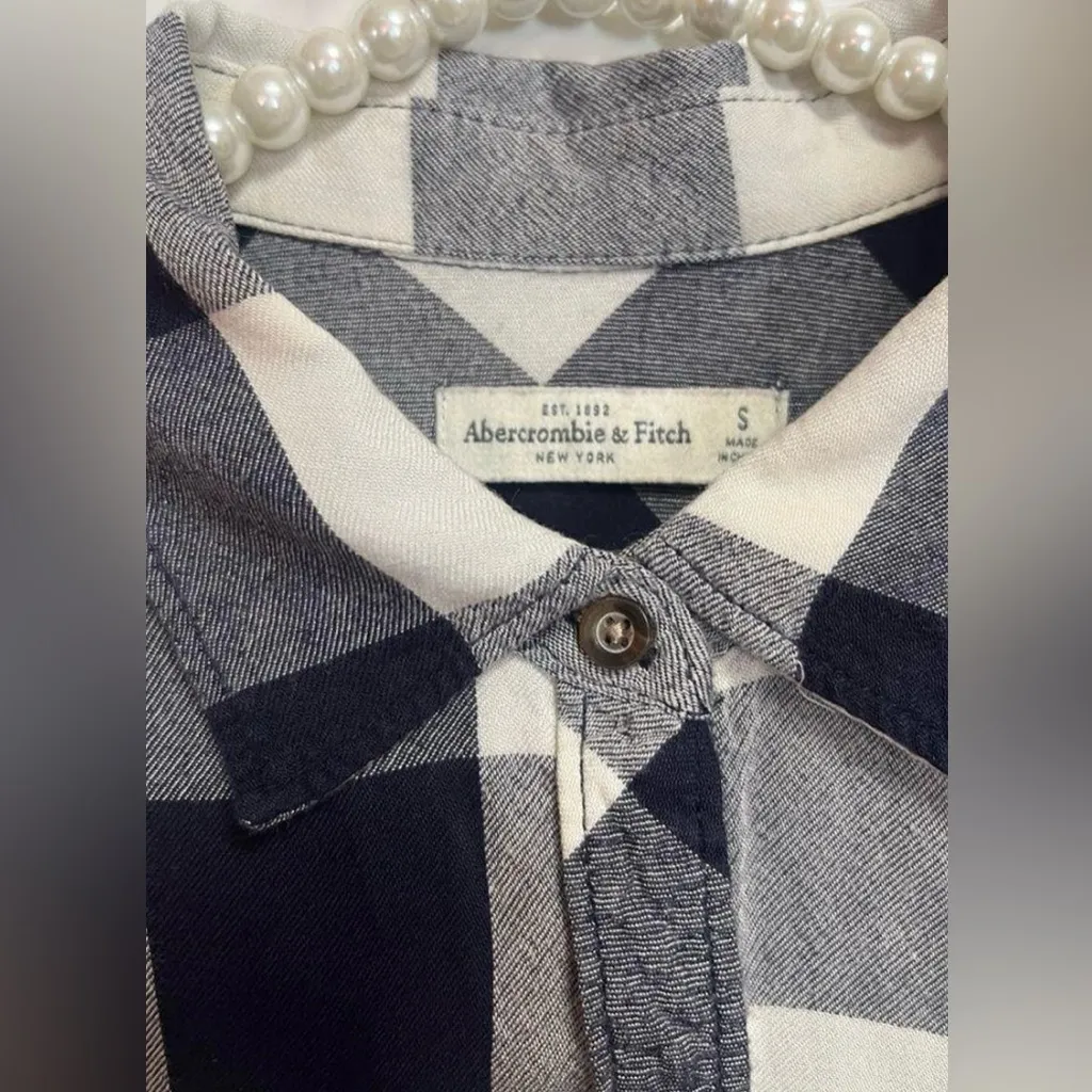 Abercrombie & Fitch Women's Navy Blue Plaid Soft Flannel Size S - Image 3