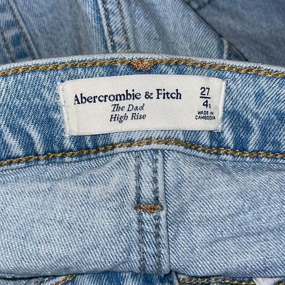 Abercrombie & Fitch Women’s Sz 27 / 4 Jeans The Dad High Rise Distressed - Image 3