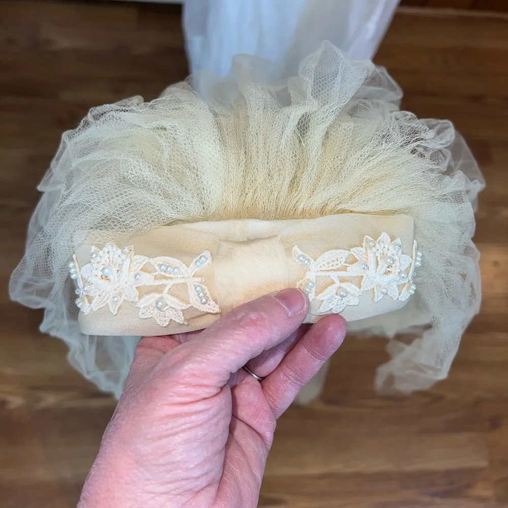 Beautiful Vintage 1960s Union Made Wedding Gown & Veil! White Size XS - Image 4