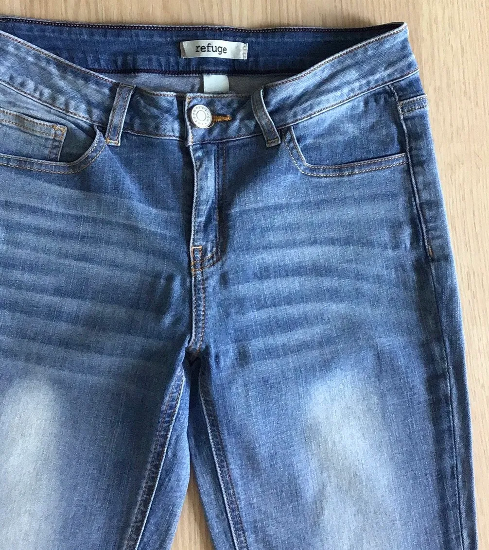 Size 2 Medium Wash Mid-rise Jeans - Image 8