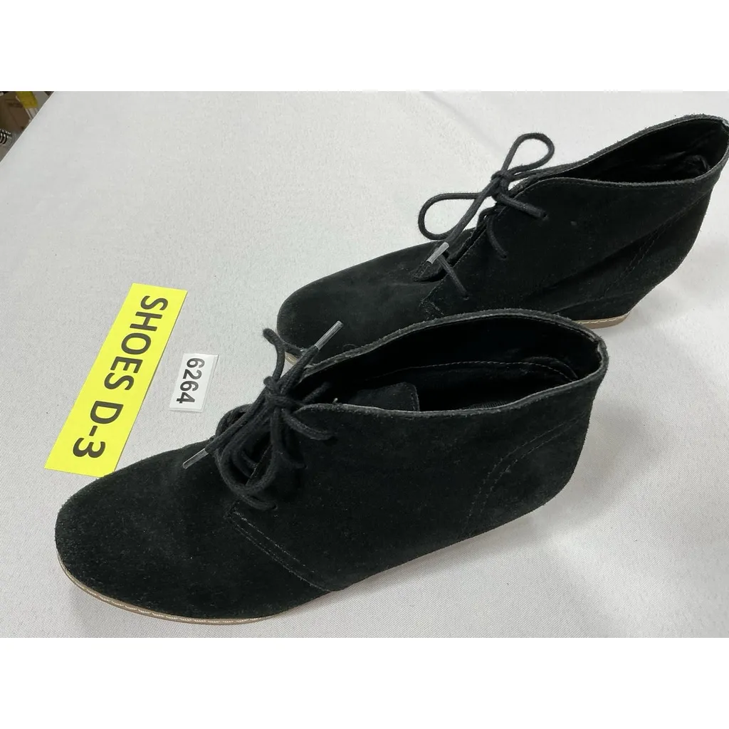 Womans Michaels Kors Rebeka Wedge Booties 7.5 W Black Lace Up Round Toe - Image 2