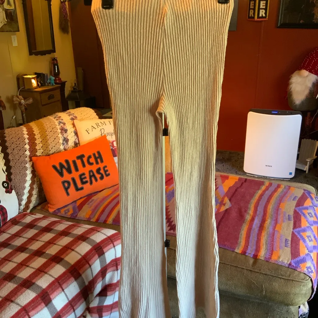 Loveriche Women’s/juniors ribbed beige flared leg  leggings size NWT ' - Image 2