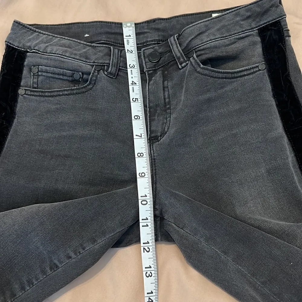 Vince Camuto sz 27/4 black straight leg jeans w/black velvet strip down legs EUC - Image 12