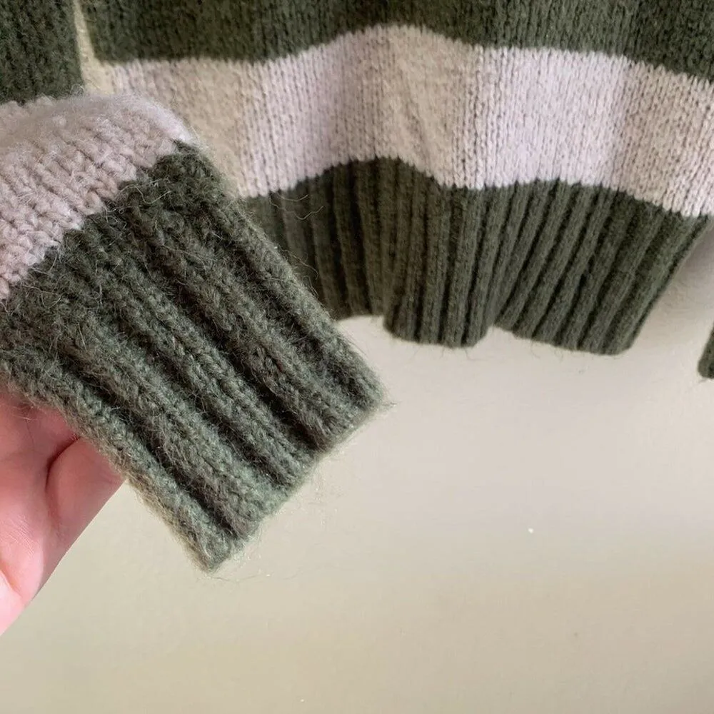American Eagle Green And Beige Sweater Size S - Image 3