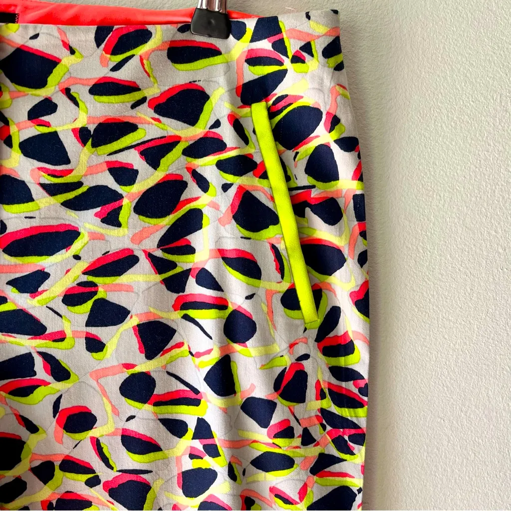 Elie Tahari• neon modern leopard crop•Sz 8 - Image 3