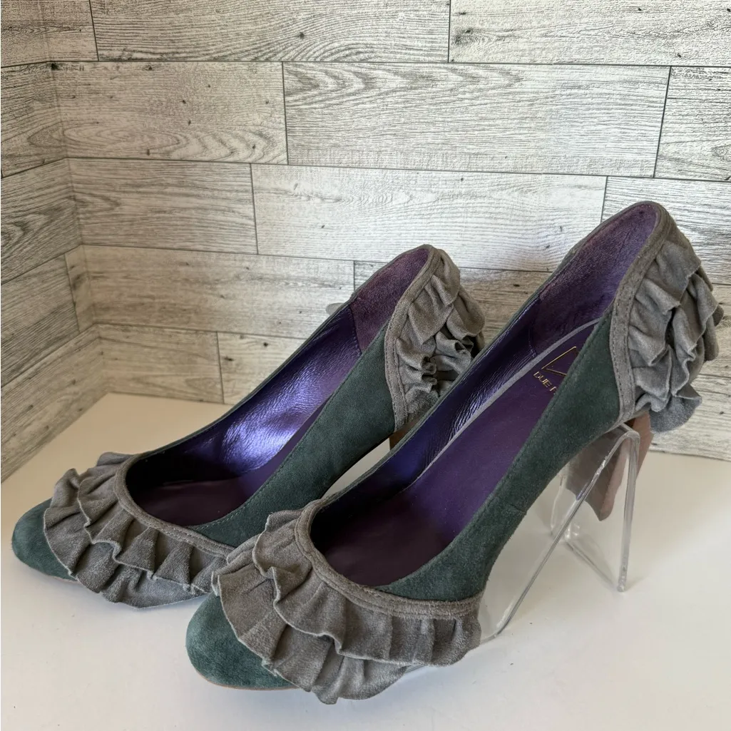 Anthropologie  Due Farina Women's Pump Size 8 Block Heel Ruffle Green Gray Suede - Image 2
