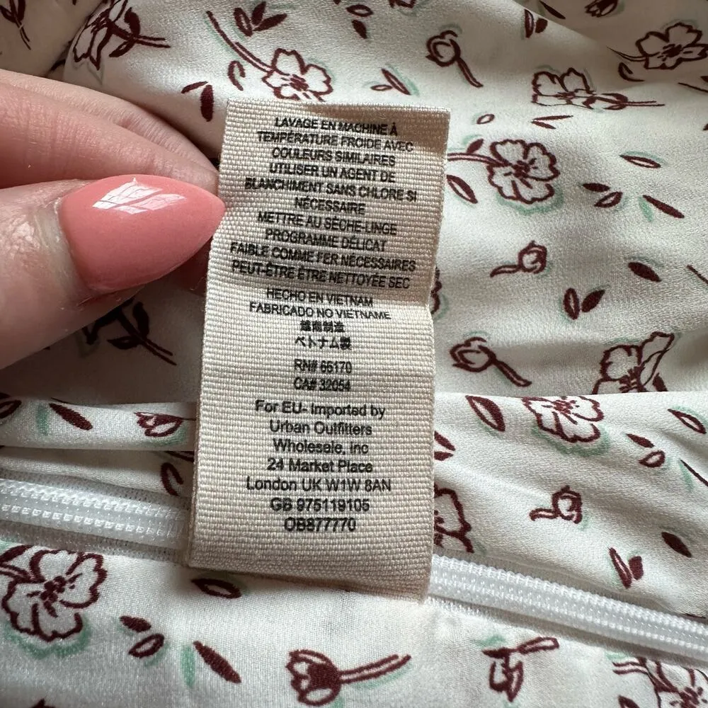 Stay with You satin white & maroon floral print cropped top size L - Image 9