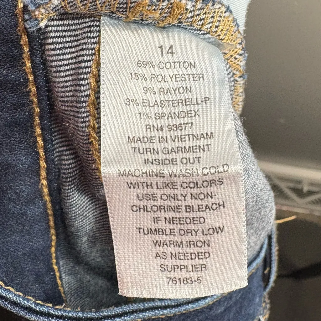 a.n.a Patched Distressed Blue Jeans - Image 10