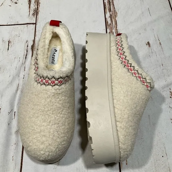 NWOT PAZZLE SLIP ON SLIPPERS PLATFORM SOLE FAUX FUR LINING BOOTIES NUDE/CREAM - Image 2