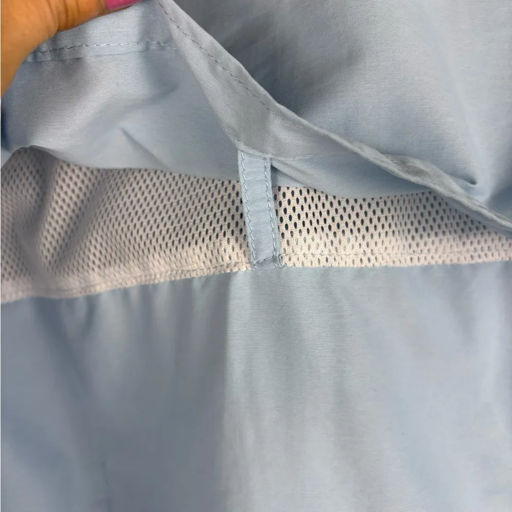 LL Bean Women's M Vented Button Up Light Blue Hiking Fishing Tank Shirt Nylon‎ Size M - Image 3