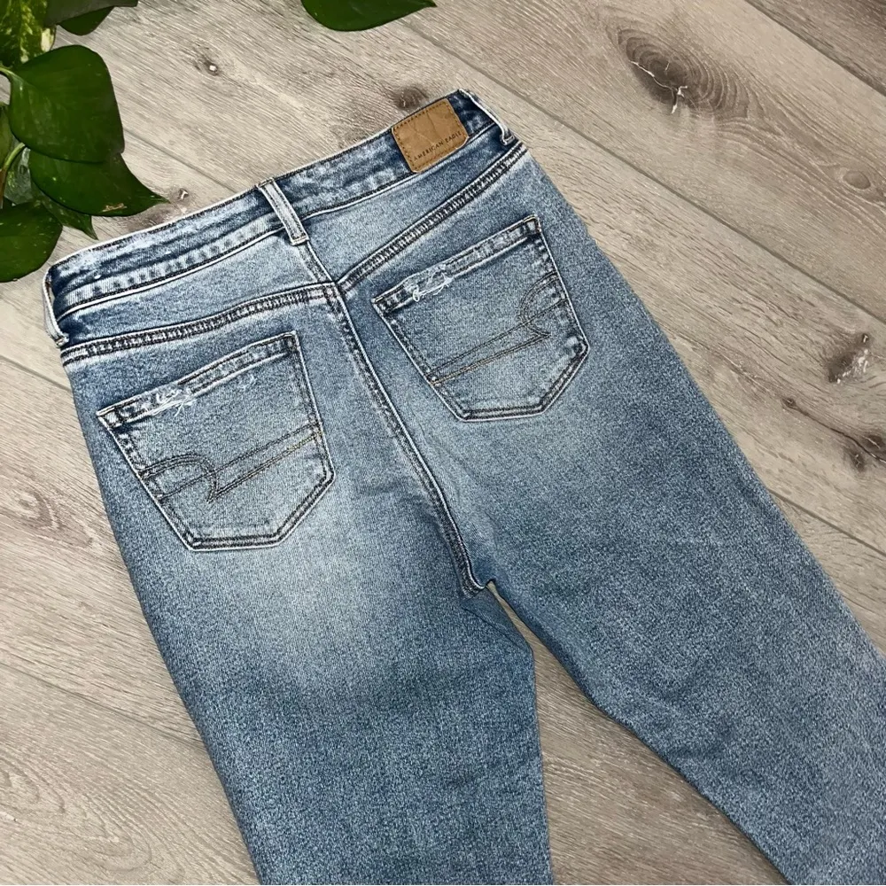 American eagle mom jean raw hem light wash 4 - Image 5