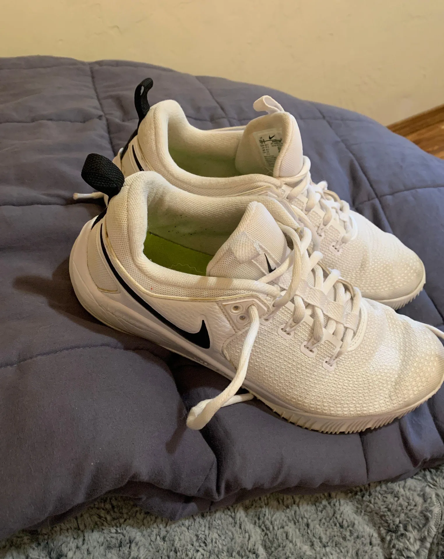 Nike White Shoes - Image 2