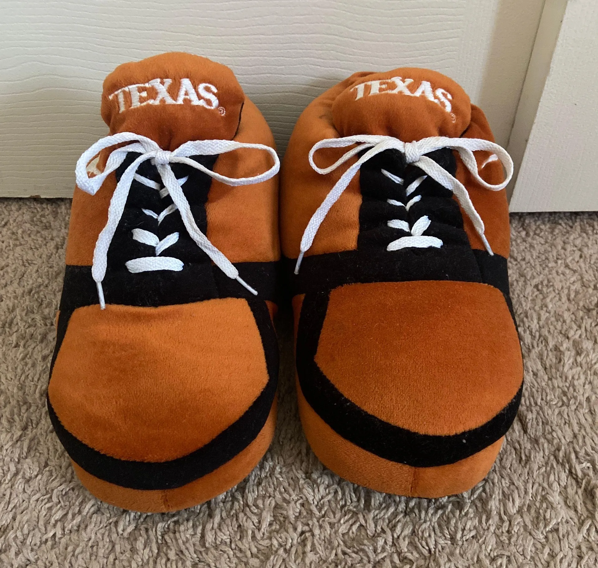 Longhorn Slippers Orange Size 8 - Image 2