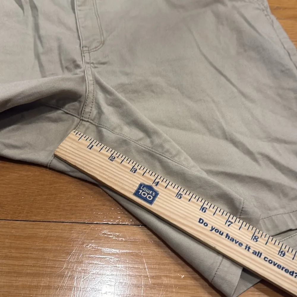 a.n.a women’s beige Bermuda shorts size 16 . - Image 5