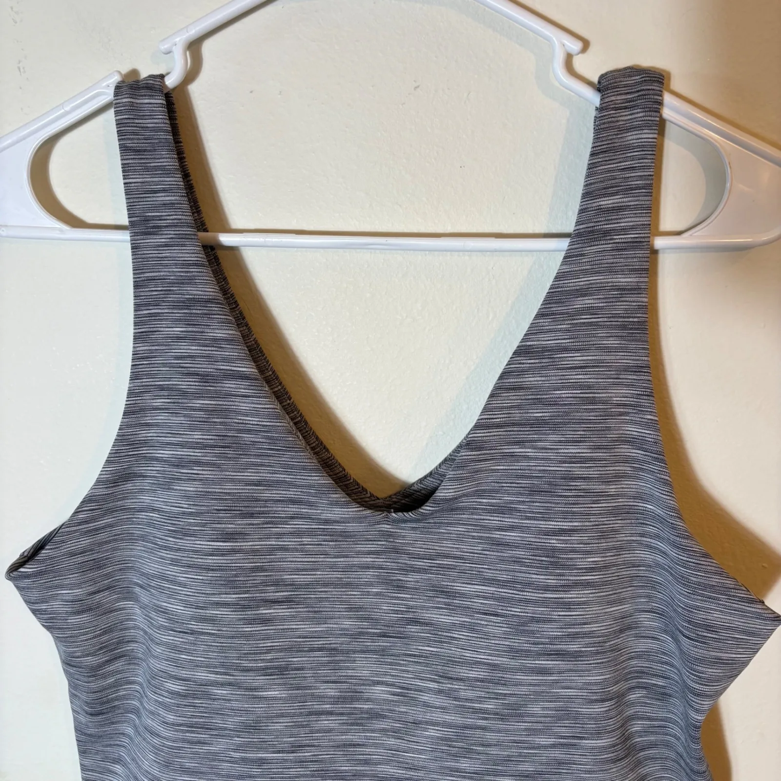 Athleta Transcend V-Neck Crop‎ Bra Top Size Large - Image 2