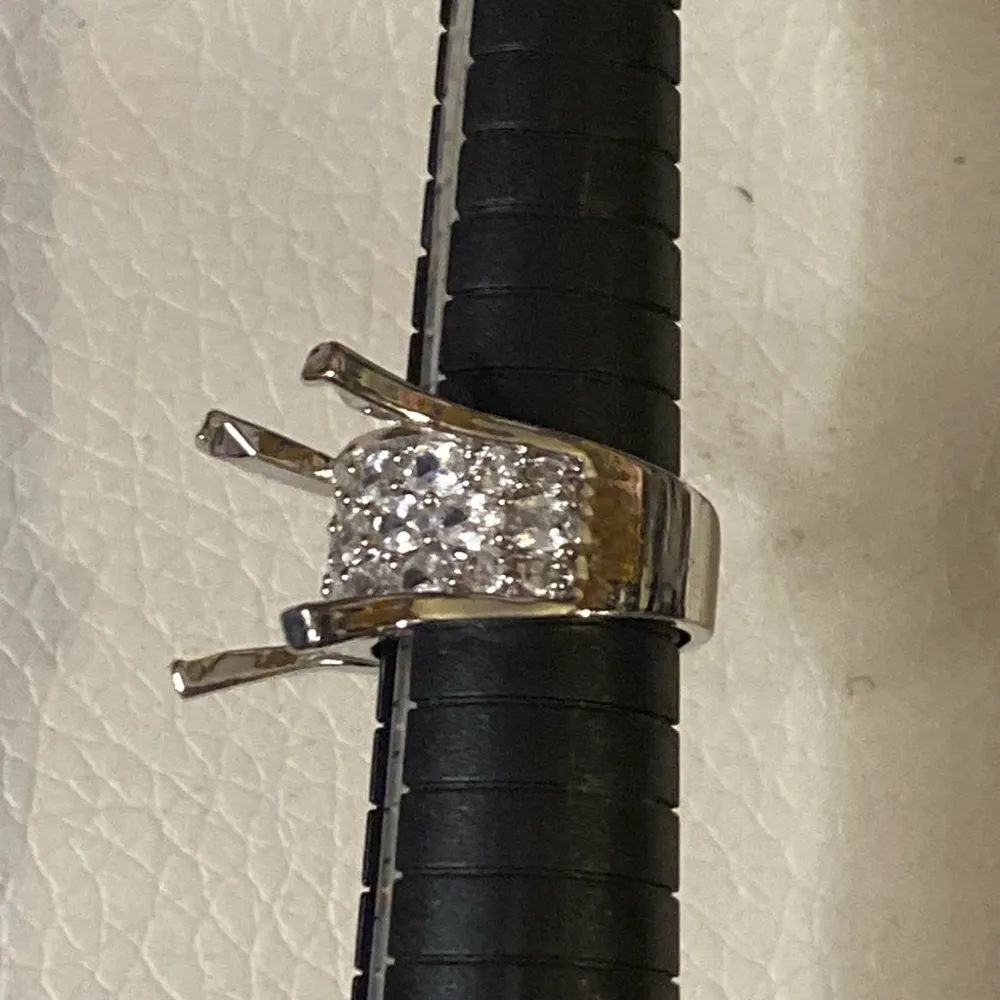 Silver Tone Faux Stone Women's Ring Size 7 - Image 4