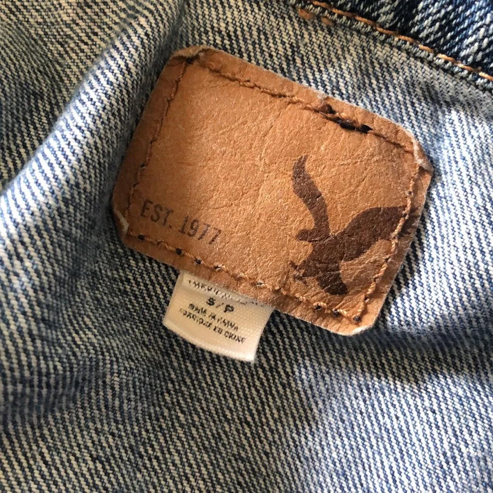 American Eagle  size small denim jacket - Image 4