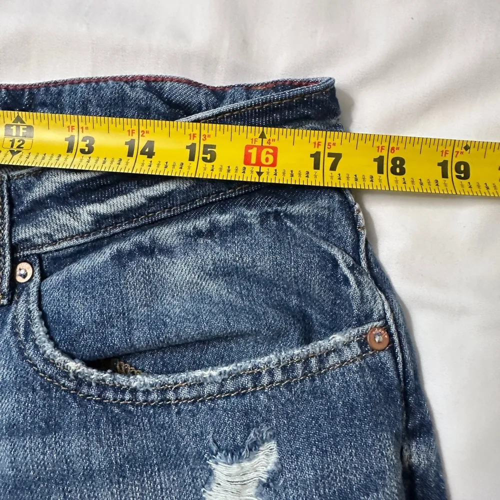 EDGELY High Rise Frayed Hem 5 in.Denim Jean Shorts Maurices; Distressed; size 16 - Image 4