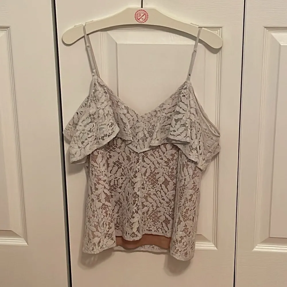 WAYF White Lace Off The Shoulder Top - Image 3