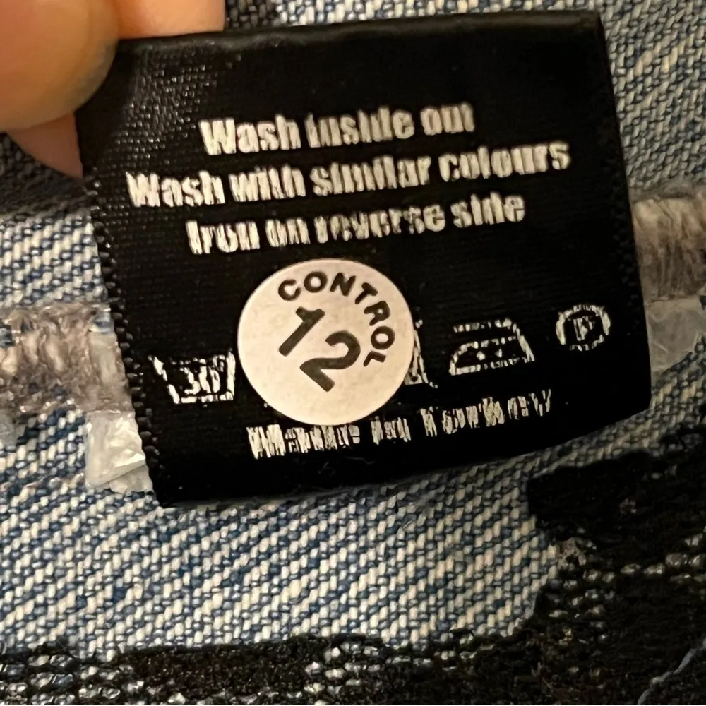 House of Holland distressed denim shacket, size 2 (XS), snaps Blue - Image 13