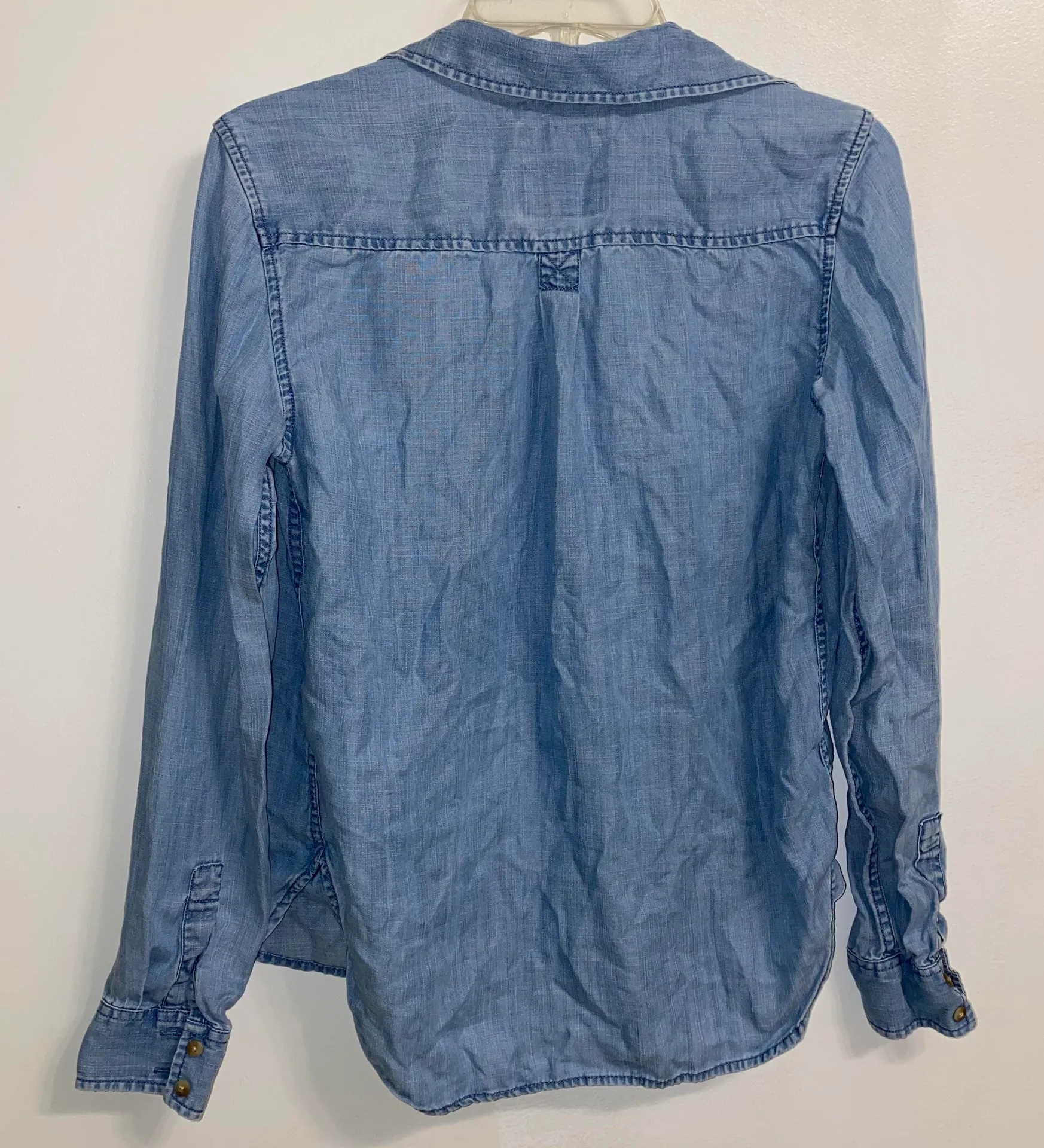 PRE OWNED  Blue Button Down Collared Top XS - Image 2