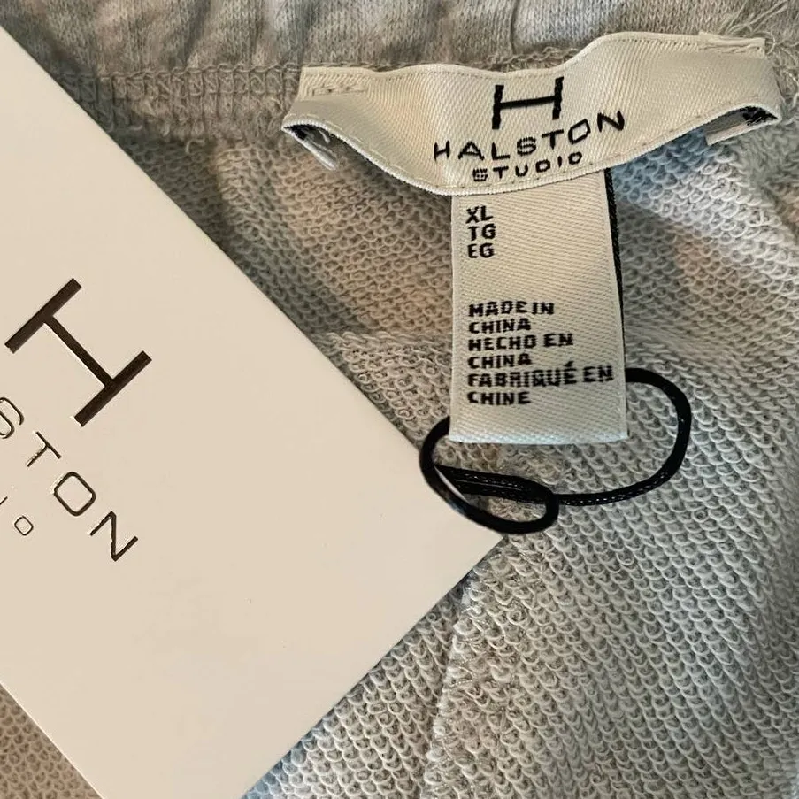 Halston Women Athletic Shorts XL Gray Elastic Adjustable Waist Outdoor Sports - Image 2