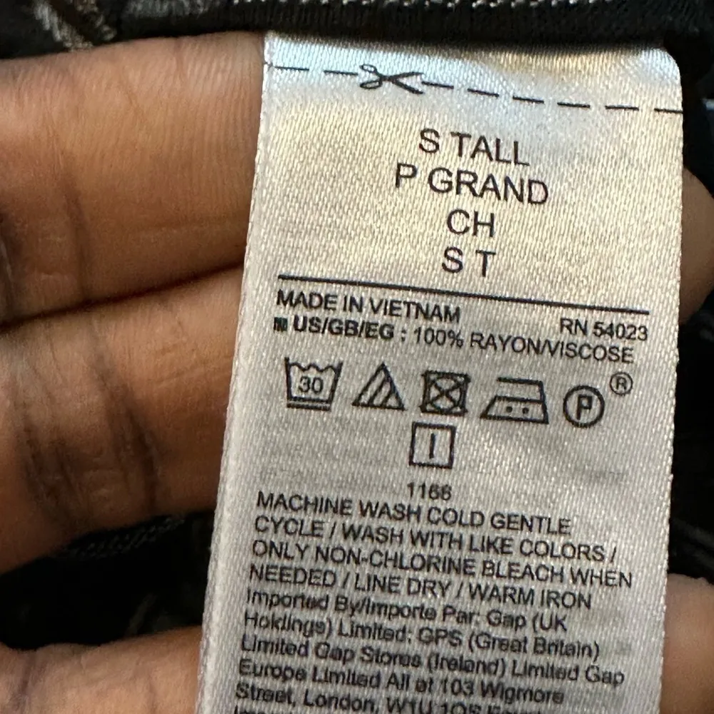 GAP Chevron Print V-Neck Wide-Leg Capri Romper Black & White Striped Size S Tall - Image 5