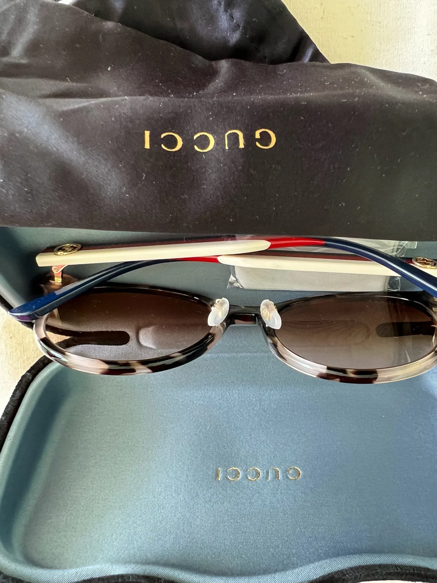 Gucci Sunglasses Women’s in case  - Image 11