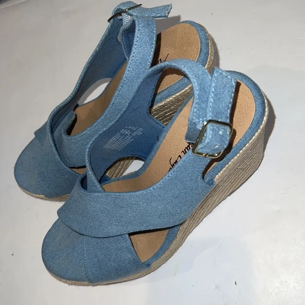BLUE AMERICAN EAGLE PLATFORM ESPADRILLES HEELS size 8 - Image 4